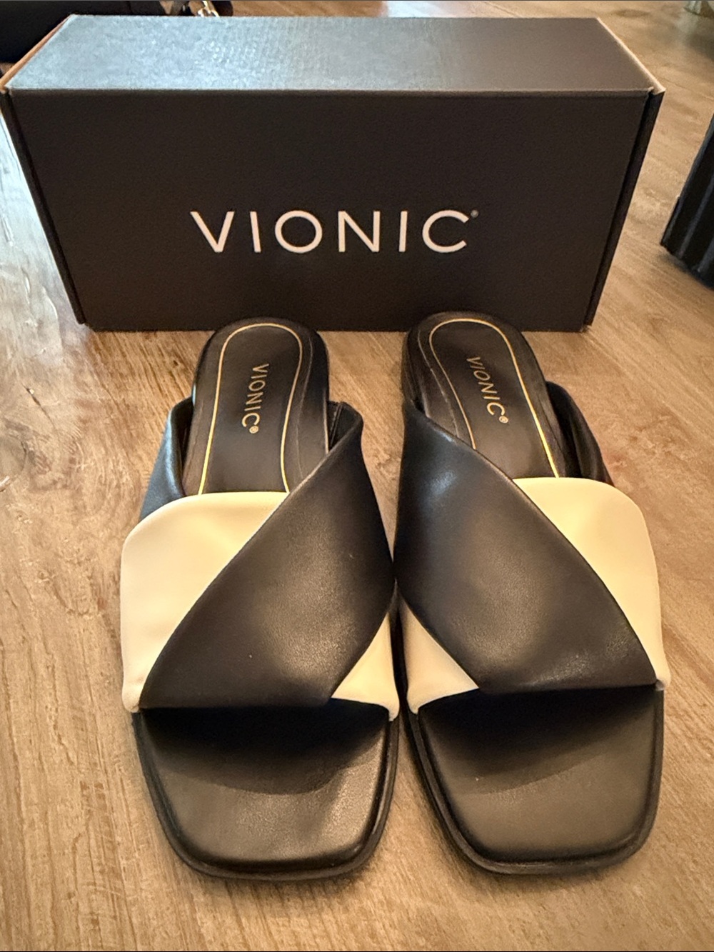 Vionic Miramar Black and Cream Slide Sandals